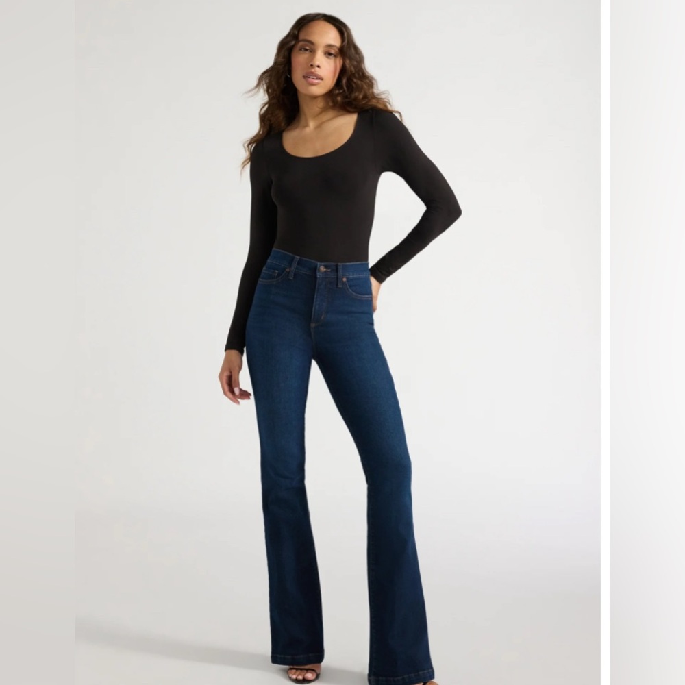 Stretch jeans ! Brand new with tags ! I have size 2 / 4 / 6